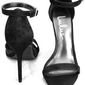 Lulus black heeled strap shoes